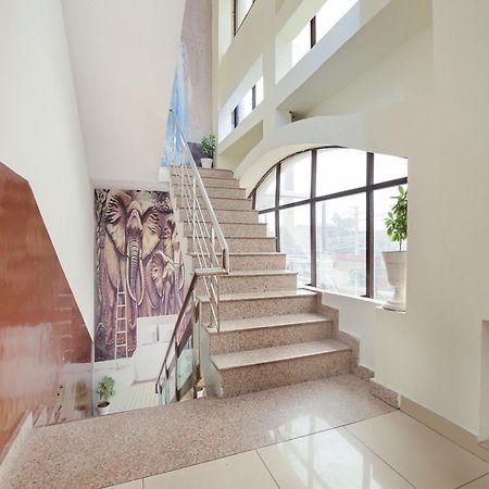 Oyo Flagship Hotel Le Aley Regency Ludhiana Bagian luar foto