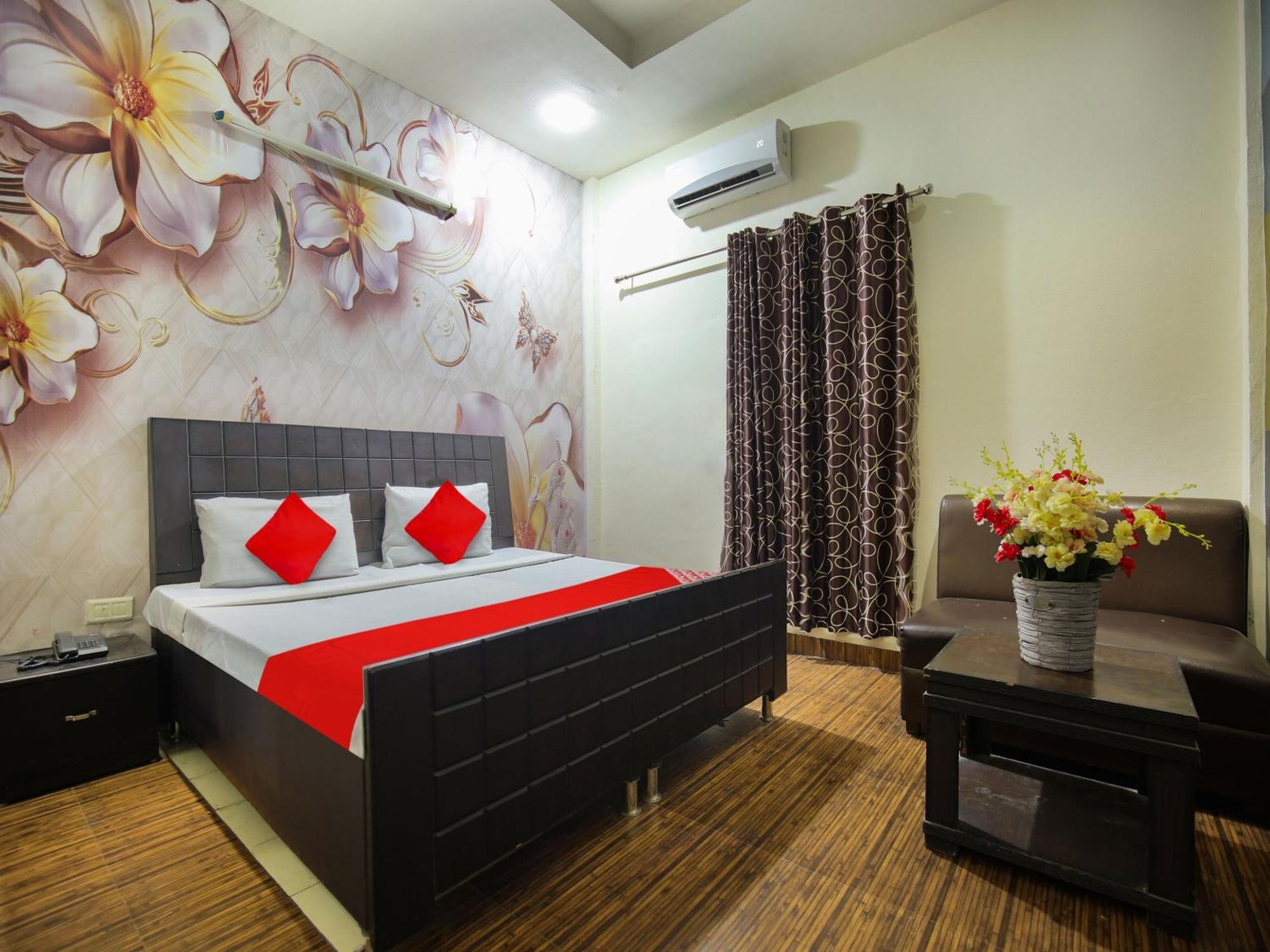 Oyo Flagship Hotel Le Aley Regency Ludhiana Bagian luar foto